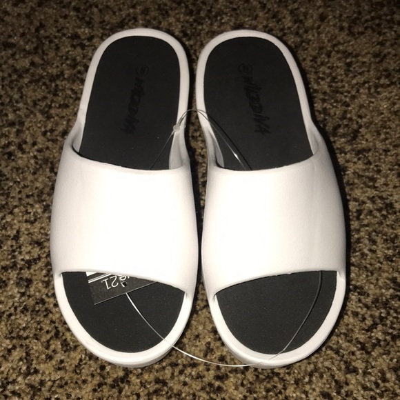 WILD DIVA | size 5 white faux leather platform slides - Picture 3 of 5
